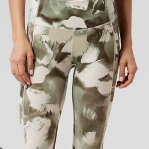 Athleta Women's Ultimate Stash II Capri Small color Painted Energy Olive XS - Picture 5 of 12